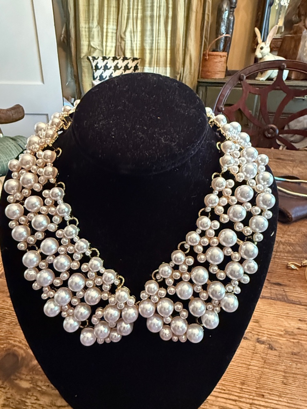 XOXO Clustered Pearl Statement Necklace in White and Gold